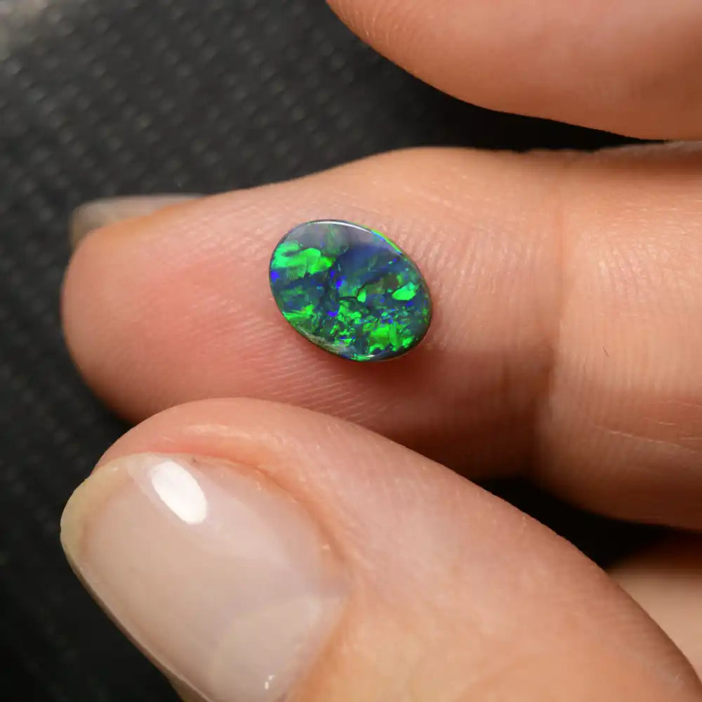 0.68 cts Black Opal Lightning Ridge Solid Stone Black Opal