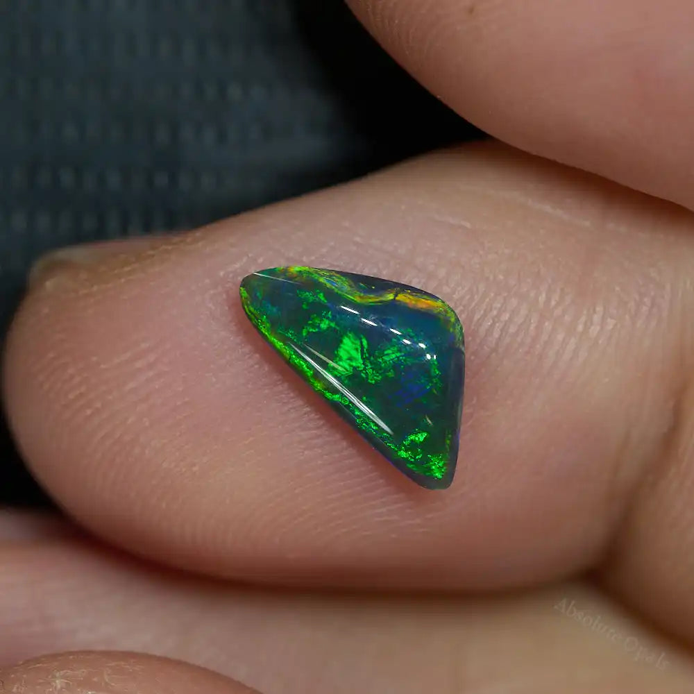 0.70 cts Black Opal Lightning Ridge Solid Stone Black Opal