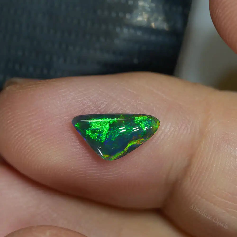 0.70 cts Black Opal Lightning Ridge Solid Stone Black Opal