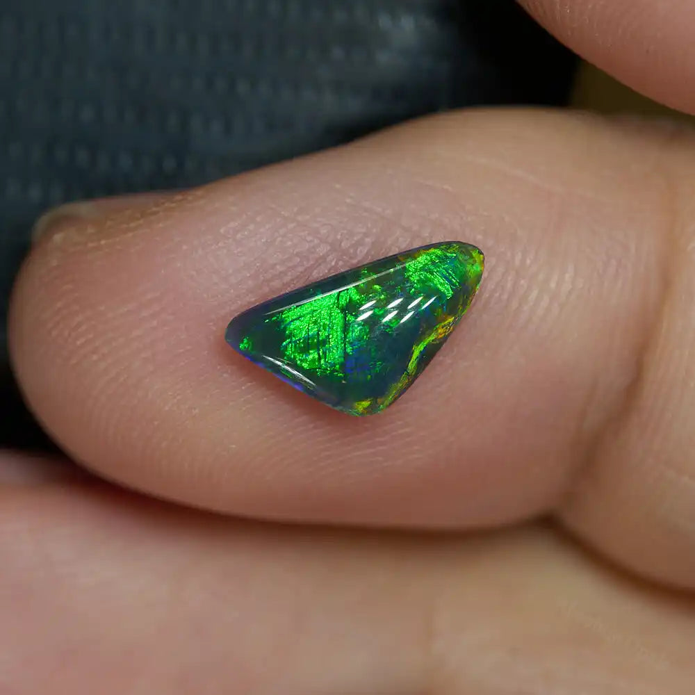 0.70 cts Black Opal Lightning Ridge Solid Stone Black Opal