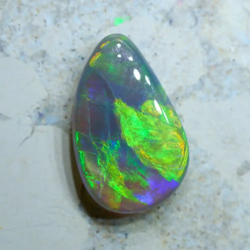 Semi Black Opal from Lightning Ridge – Solid cut stone with dark body tone and vivid green play of color. Natural Australian opal, ideal for custom jewelry or collectors.