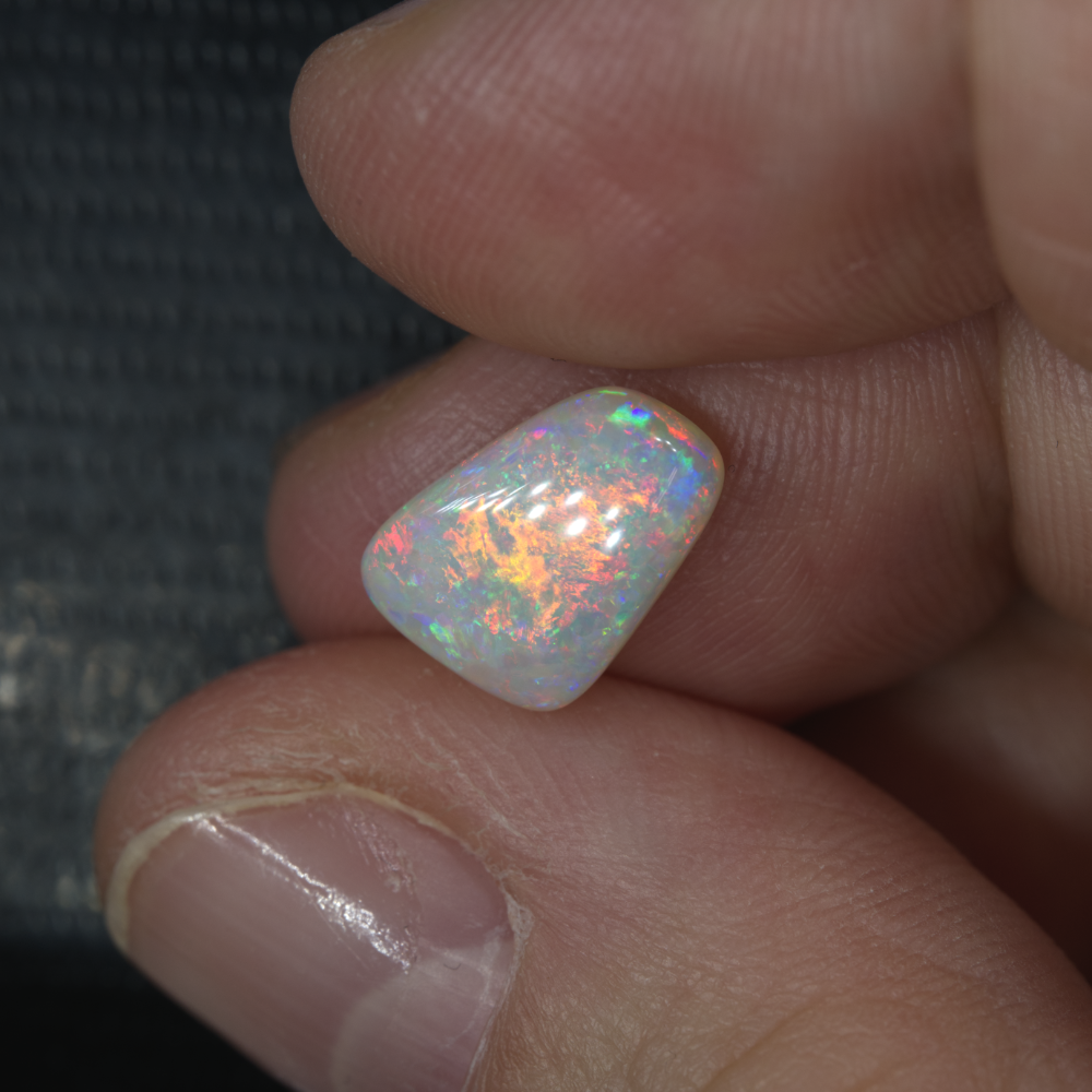 1.87 cts Australian Solid Opal Stone, Lightning Ridge