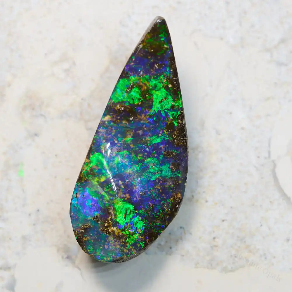 boulder opal cabochone