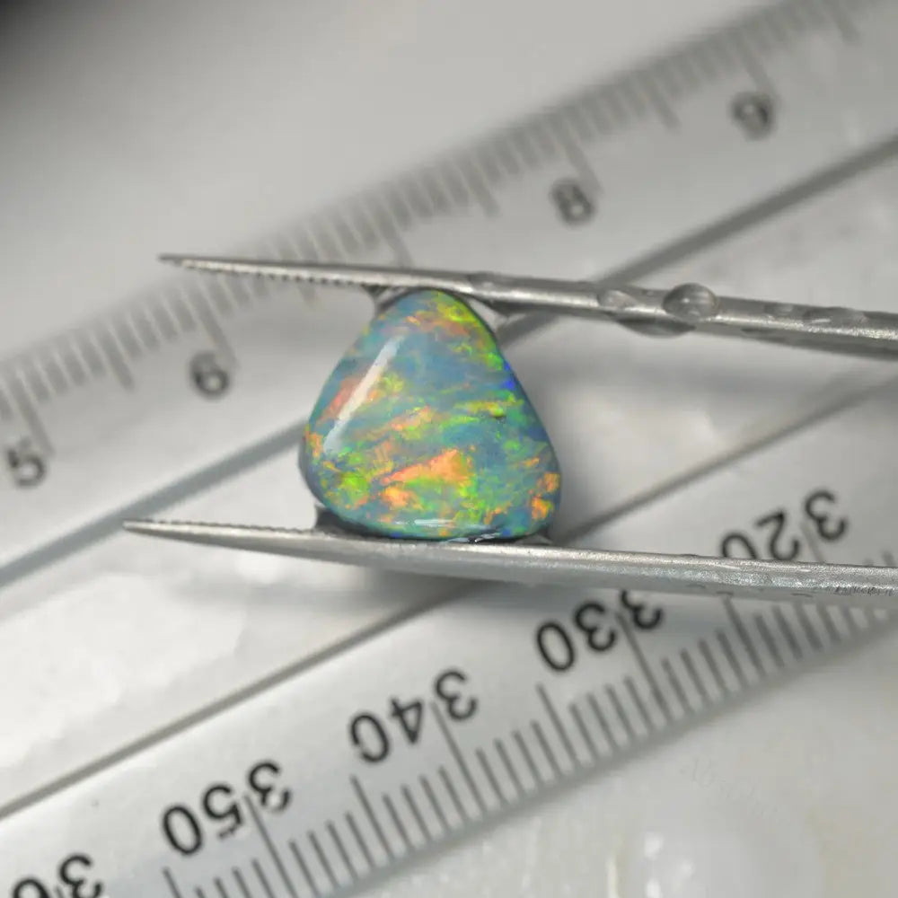 5.40 cts Rough Opal, Rub Lightning Ridge