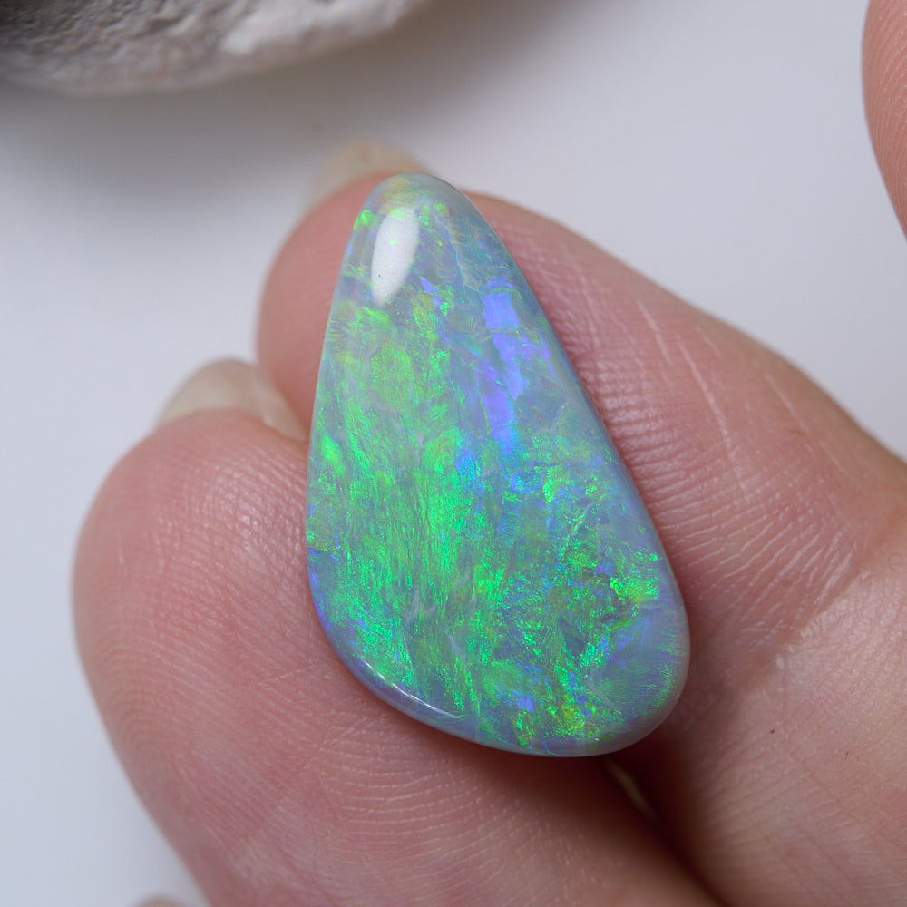 7.33 cts Dark Opal Lightning Ridge Solid Stone