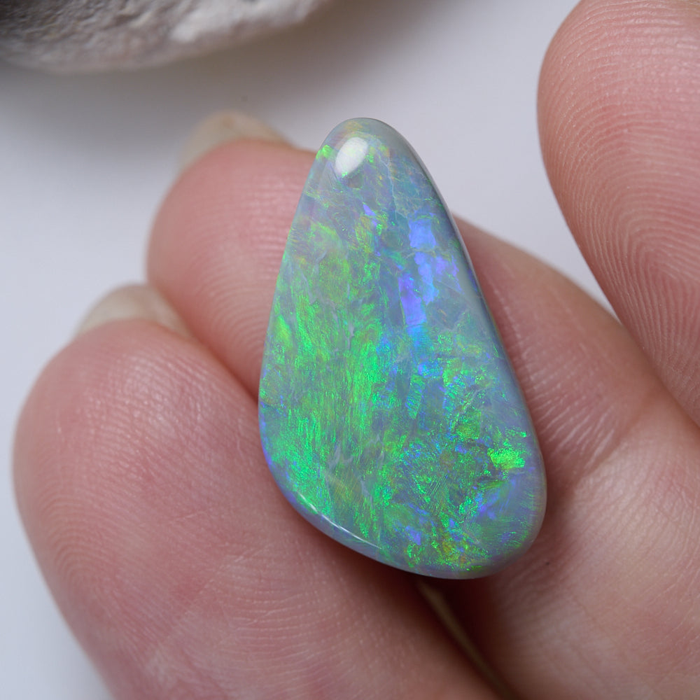 7.33 cts Dark Opal Lightning Ridge Solid Stone