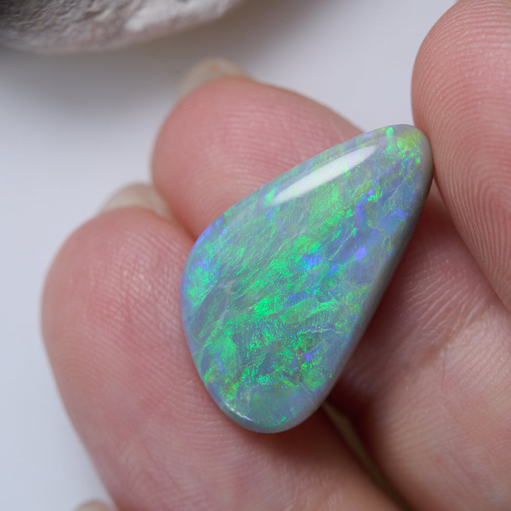 7.33 cts Dark Opal Lightning Ridge Solid Stone