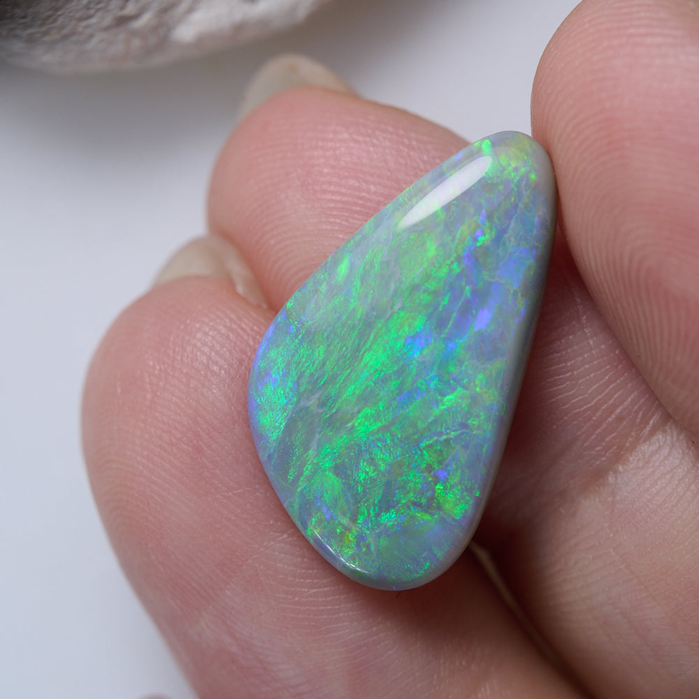 7.33 cts Dark Opal Lightning Ridge Solid Stone