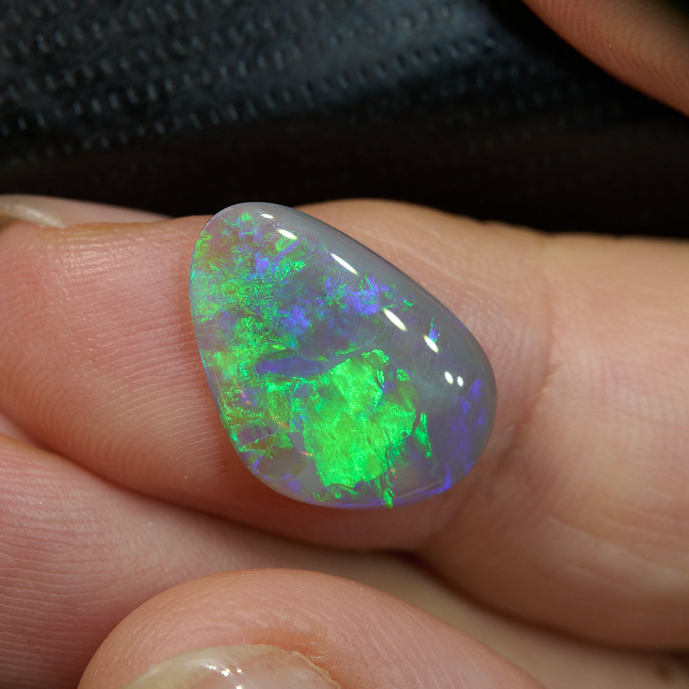 2.57 cts Dark Opal Lightning Ridge Solid Cut Stone