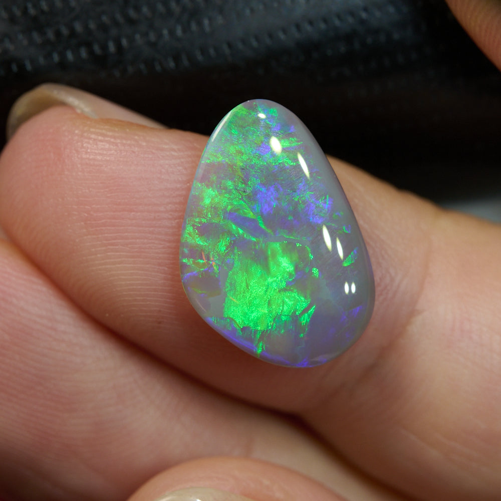 2.57 cts Dark Opal Lightning Ridge Solid Cut Stone