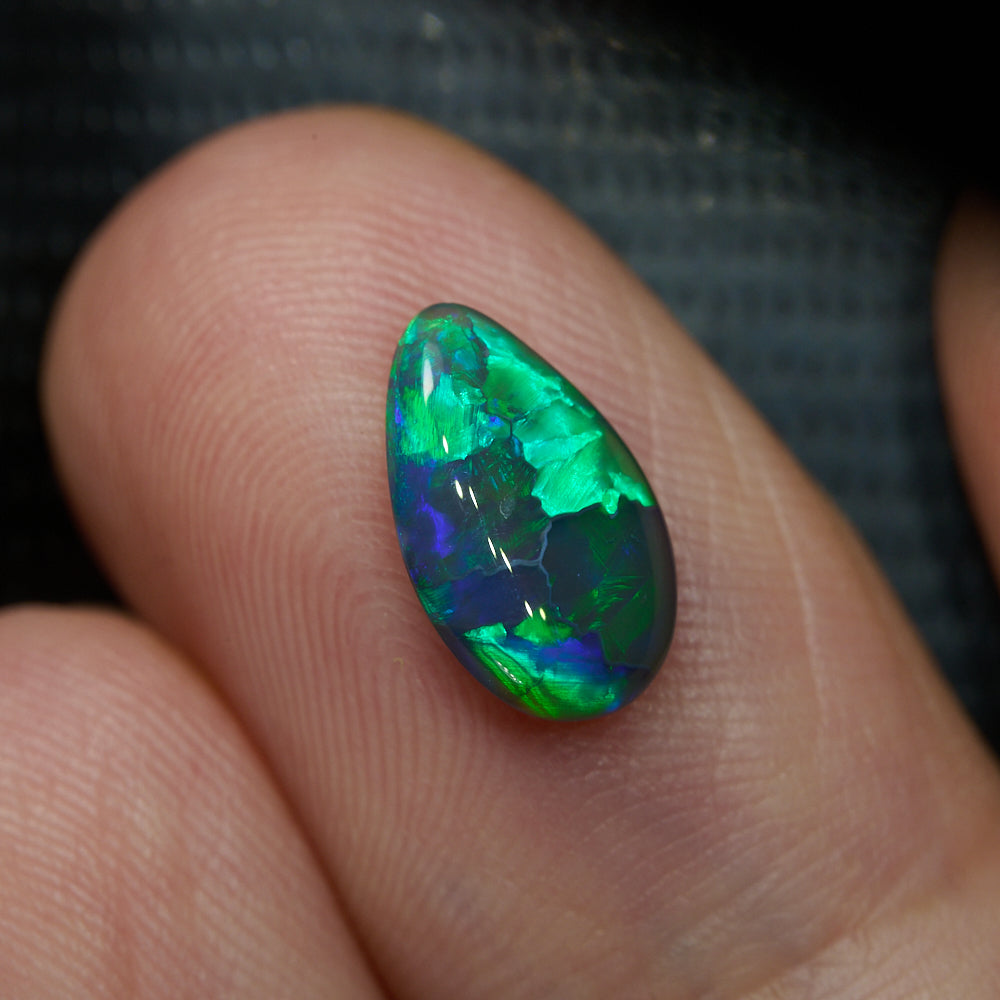 1.36 cts Black Opal Lightning Ridge Solid Cut Stone