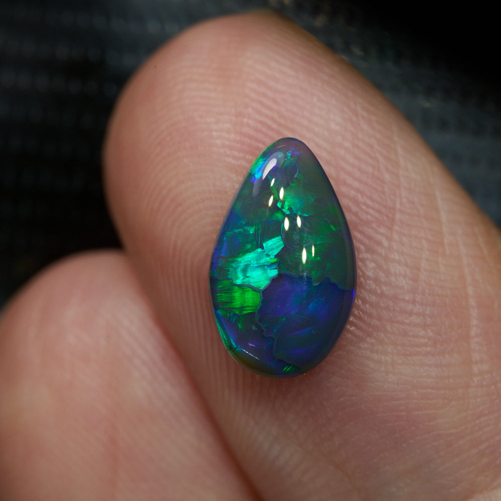 1.36 cts Black Opal Lightning Ridge Solid Cut Stone