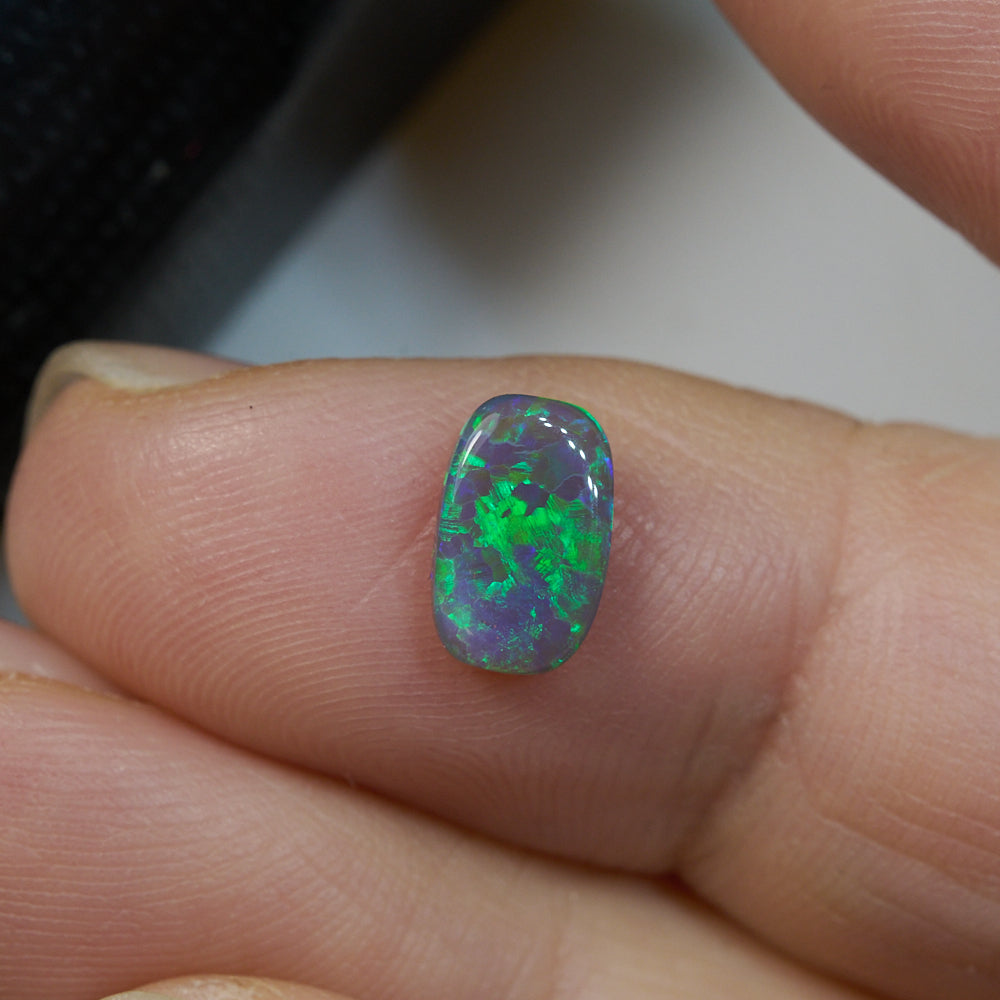 0.81 cts Black Opal Lightning Ridge Solid Stone