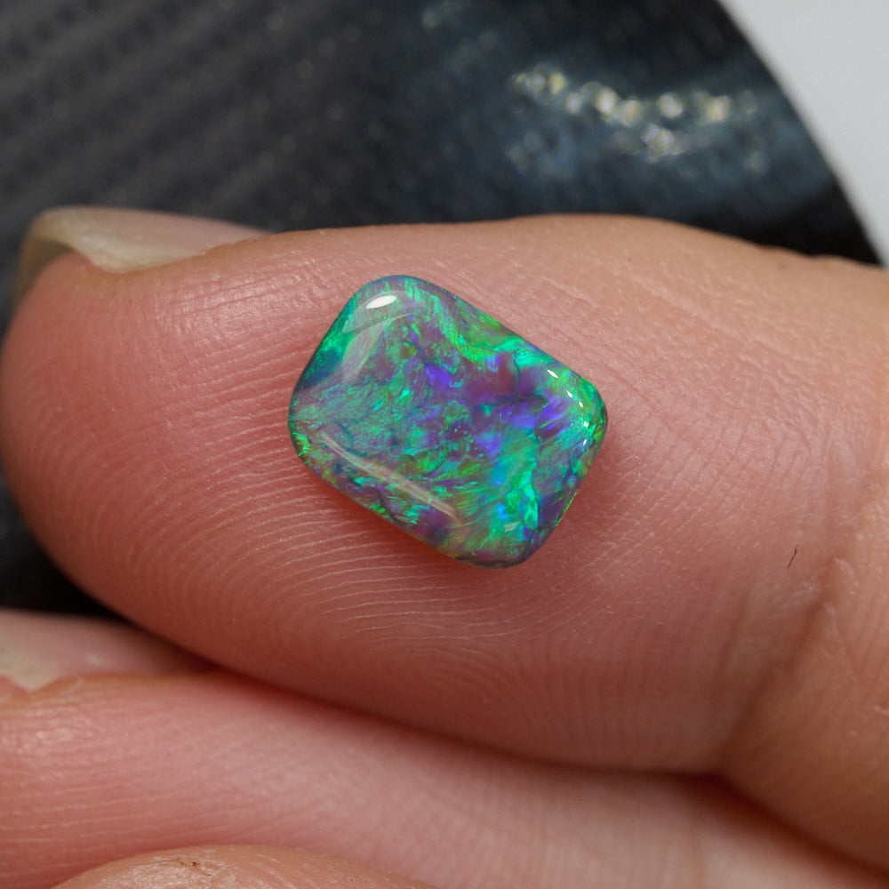 0.90 cts Black Opal Solid Lightning Ridge Stone CMR