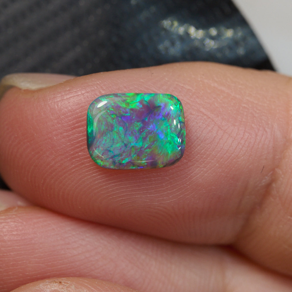 0.90 cts Black Opal Solid Lightning Ridge Stone CMR