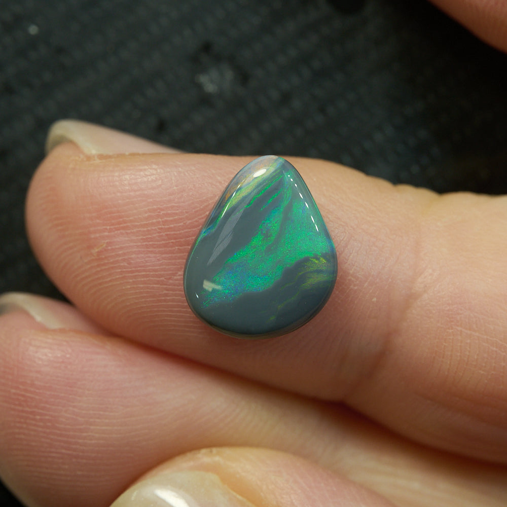 2.31 cts Dark Opal Lightning Ridge Solid Stone