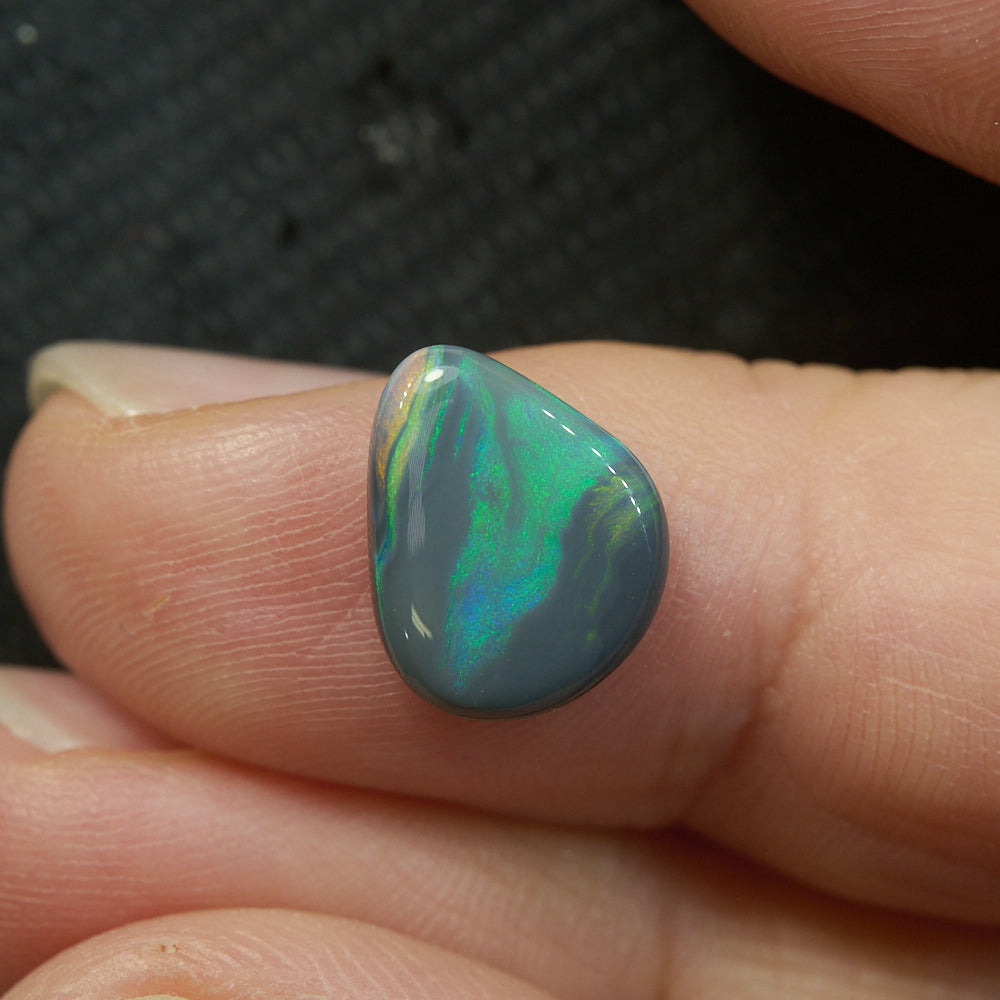 2.31 cts Dark Opal Lightning Ridge Solid Stone