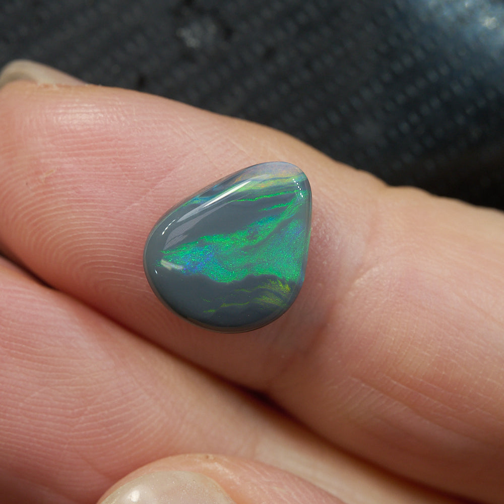 2.31 cts Dark Opal Lightning Ridge Solid Stone