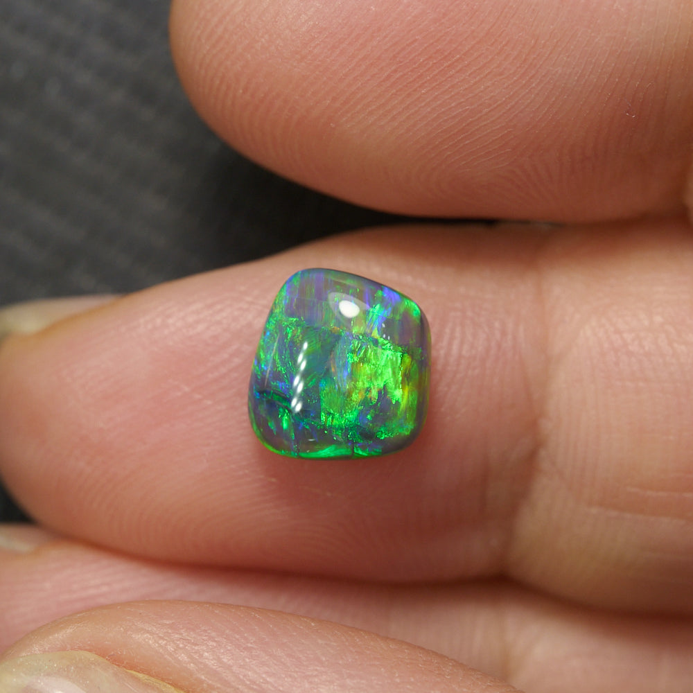 1.75 cts Black Opal Lightning Ridge Solid Stone