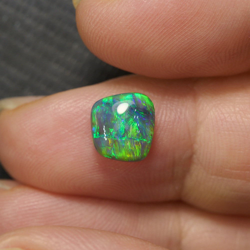 1.75 cts Black Opal Lightning Ridge Solid Stone