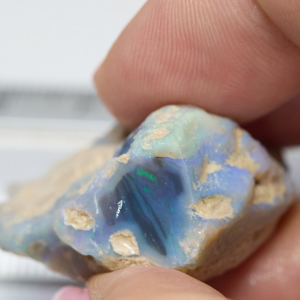 68 cts Rough Opal Lightning Ridge  Carving - Gamble