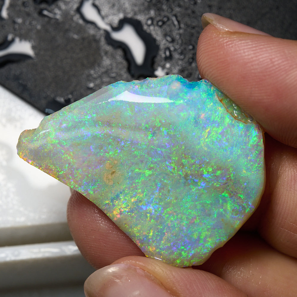 22.8 cts Rough Opal Lightning Ridge Rub