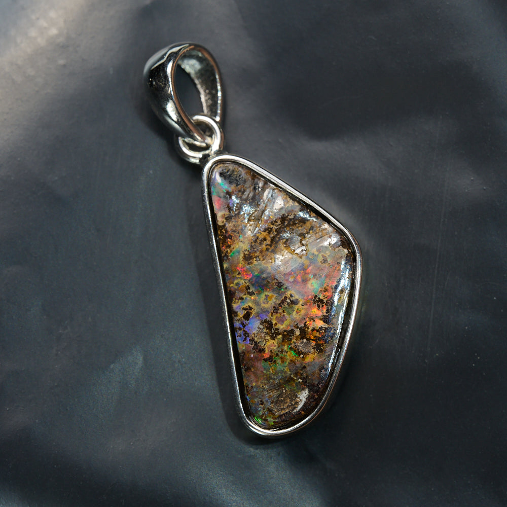 2.48 g  Boulder Opal with Silver Pendant : L 28.1 mm