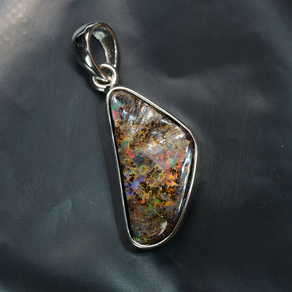 2.48 g  Boulder Opal with Silver Pendant : L 28.1 mm