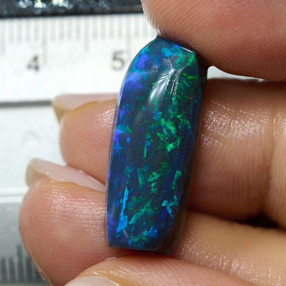  Rough Black Opal Lightning Ridge Rub