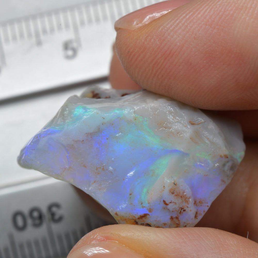 32.9 cts Rough Opal Lightning Ridge Carving