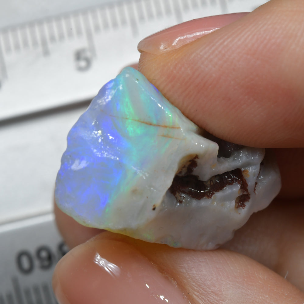32.9 cts Rough Opal Lightning Ridge Carving