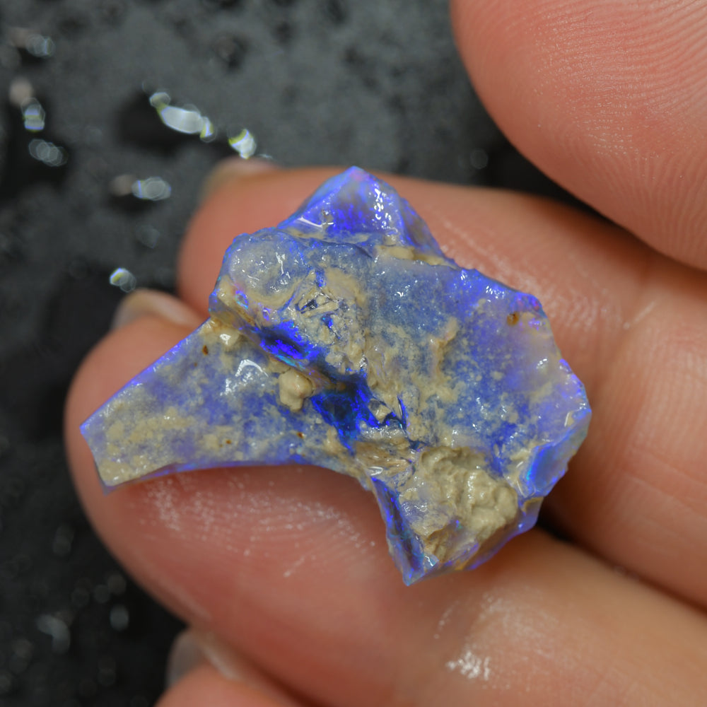 16.0 cts Rough Black Opal Lightning Ridge Carving