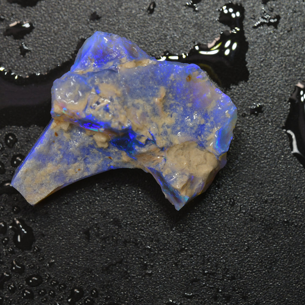 16.0 cts Rough Black Opal Lightning Ridge Carving