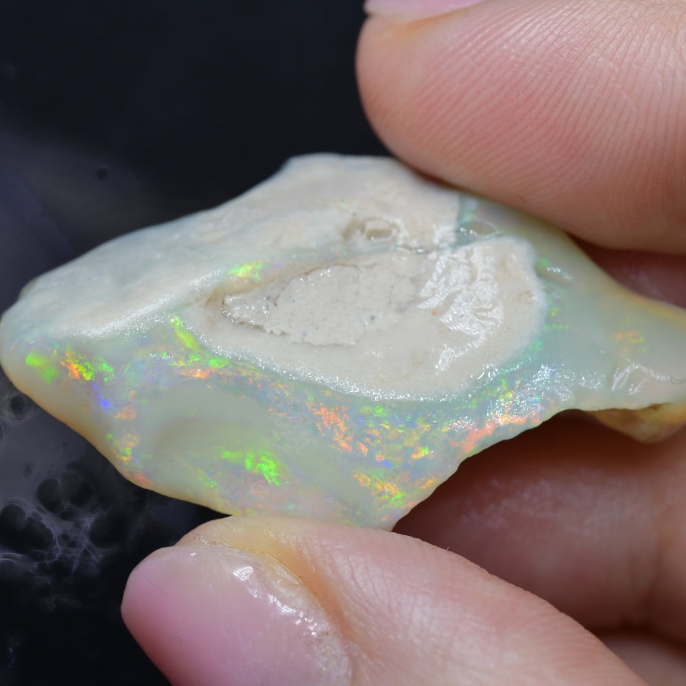46.3 cts Rough Black Opal Lightning Ridge Carving