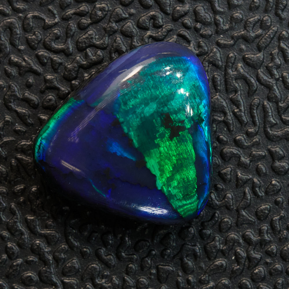 2.24 cts Black Opal Lightning Ridge Solid Stone