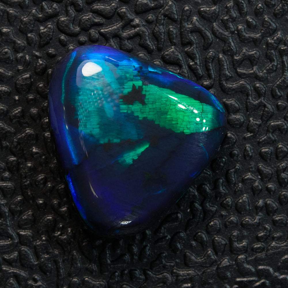 2.24 cts Black Opal Lightning Ridge Solid Stone