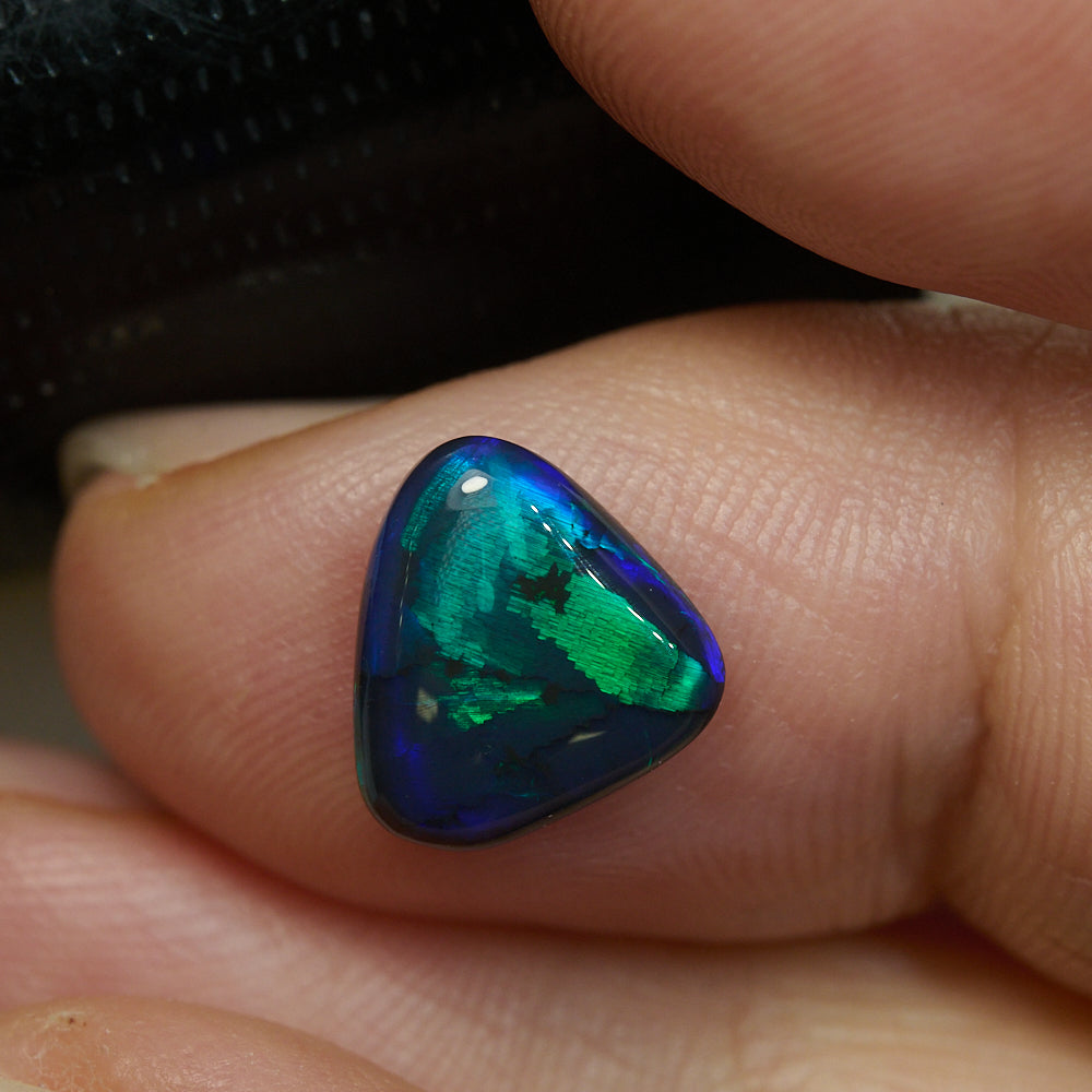 2.24 cts Black Opal Lightning Ridge Solid Stone