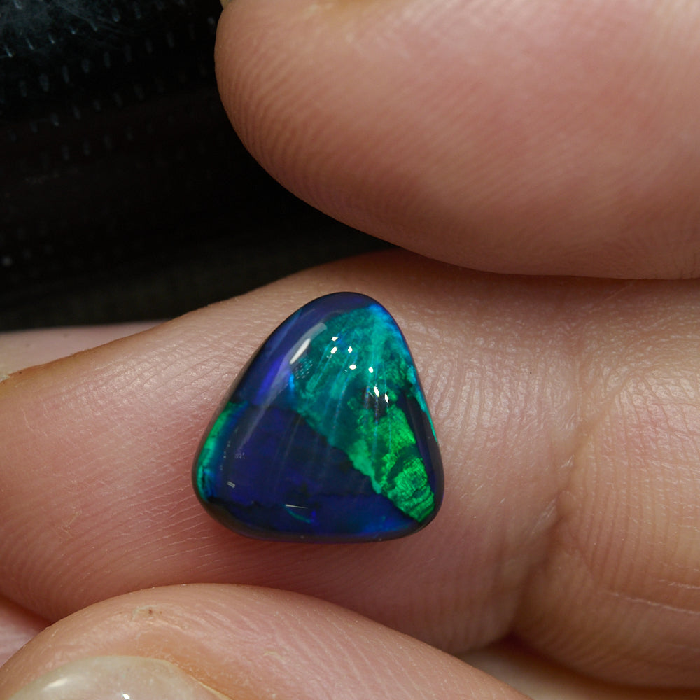 2.24 cts Black Opal Lightning Ridge Solid Stone