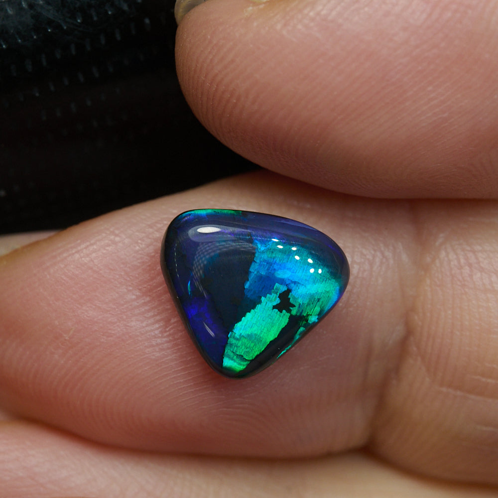 2.24 cts Black Opal Lightning Ridge Solid Stone