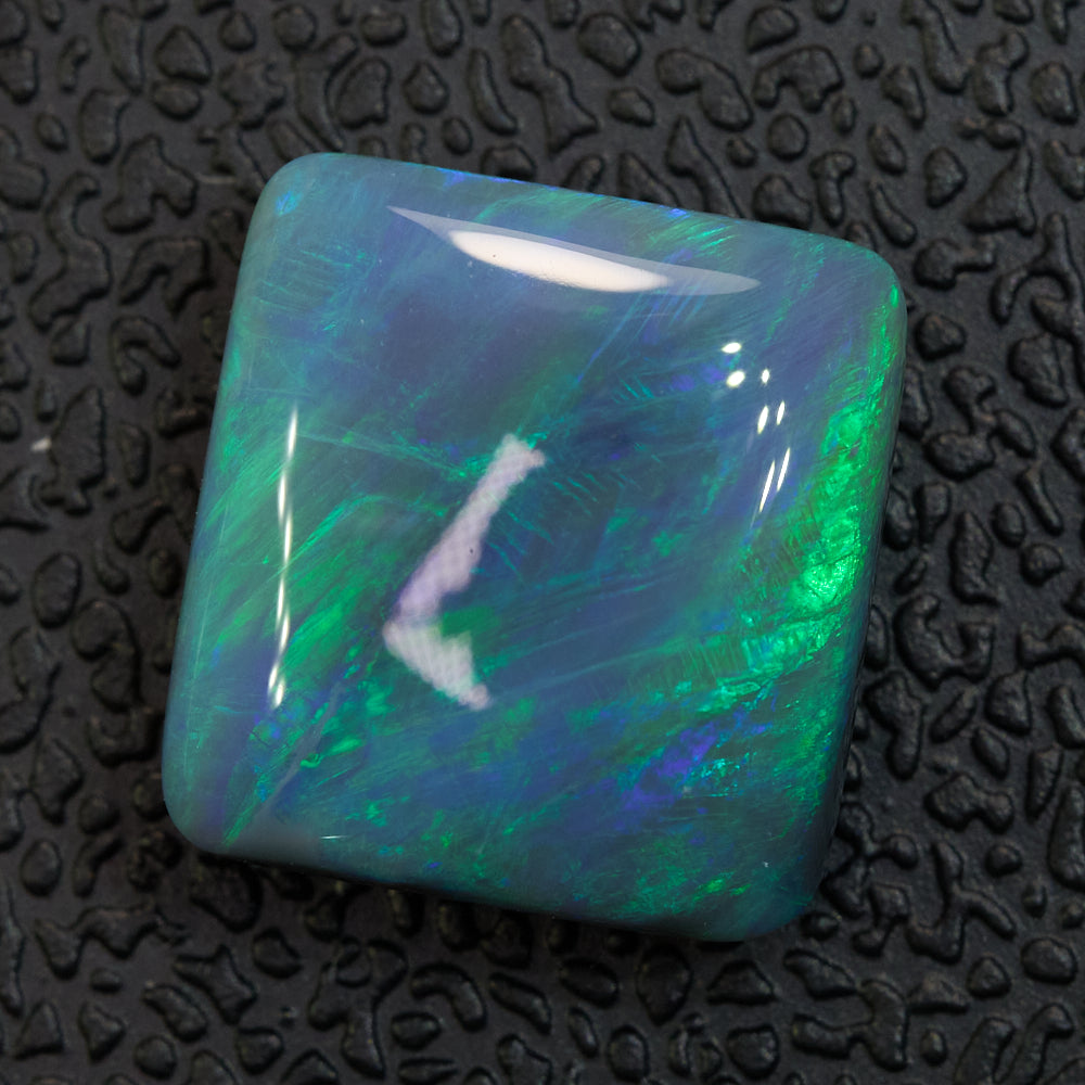 4.44 cts Dark Opal Lightning Ridge Solid Stone