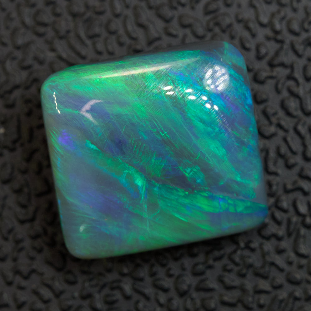4.44 cts Dark Opal Lightning Ridge Solid Stone