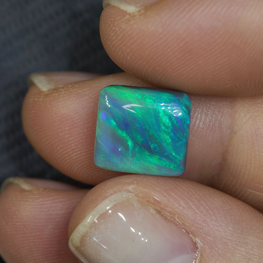 4.44 cts Dark Opal Lightning Ridge Solid Stone