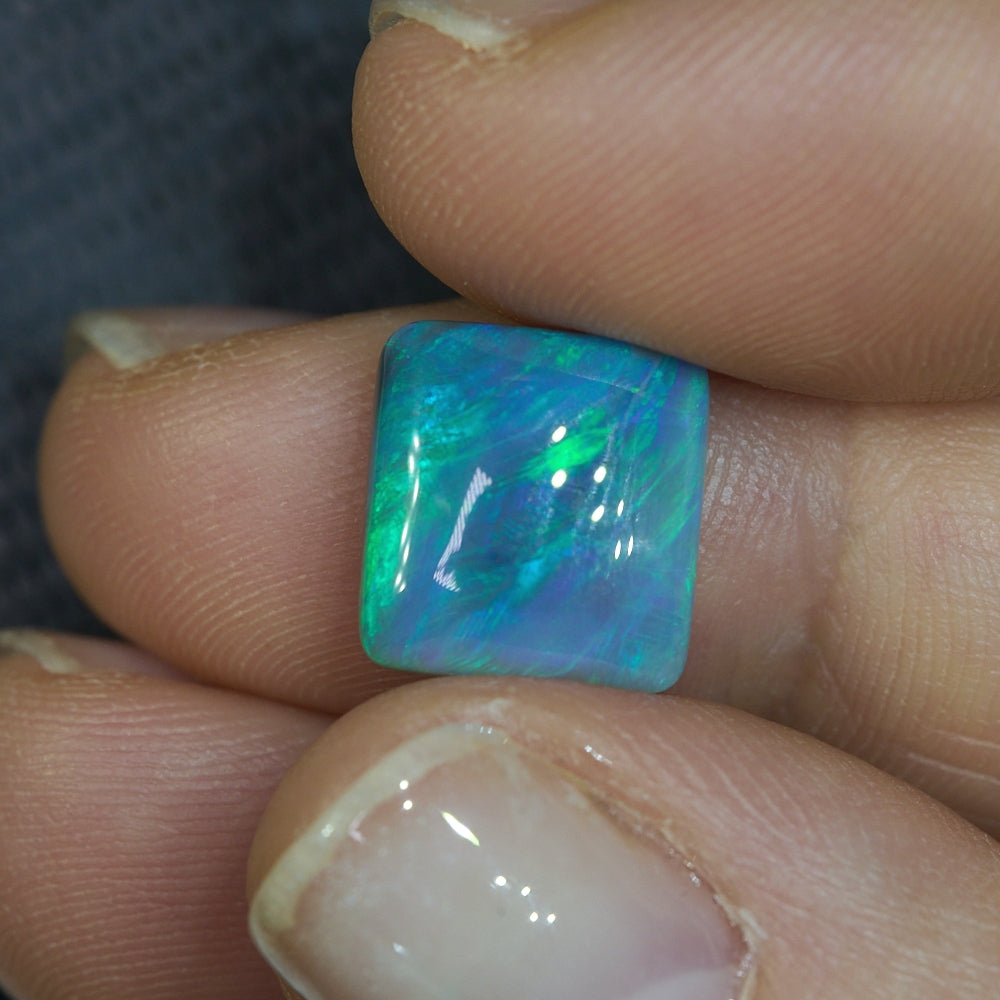 4.44 cts Dark Opal Lightning Ridge Solid Stone