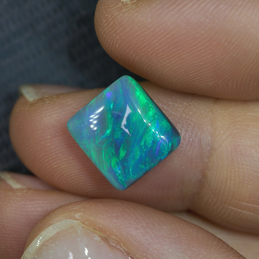 4.44 cts Dark Opal Lightning Ridge Solid Stone