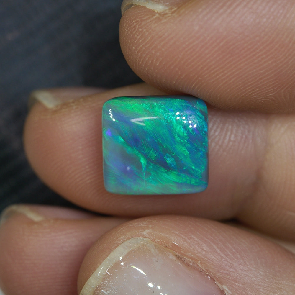 4.44 cts Dark Opal Lightning Ridge Solid Stone