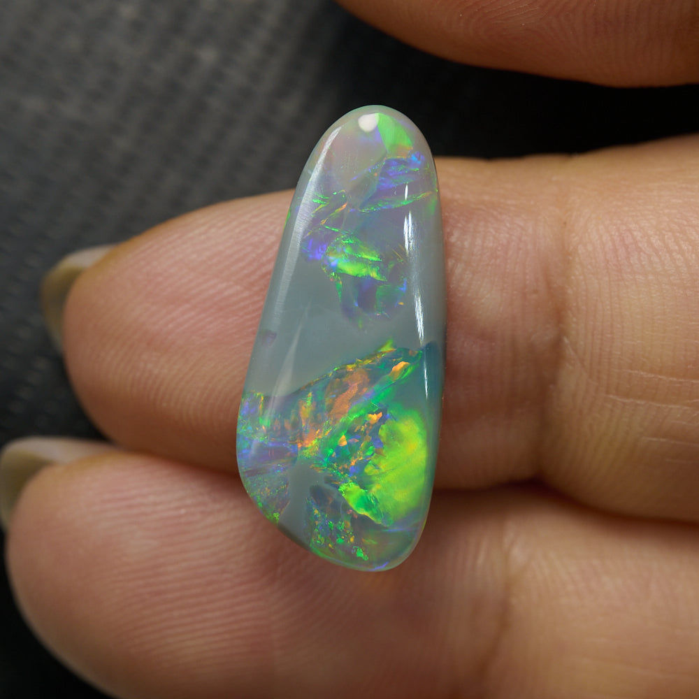 4.15 cts Dark Opal cut, not set (Lightning Ridge)
