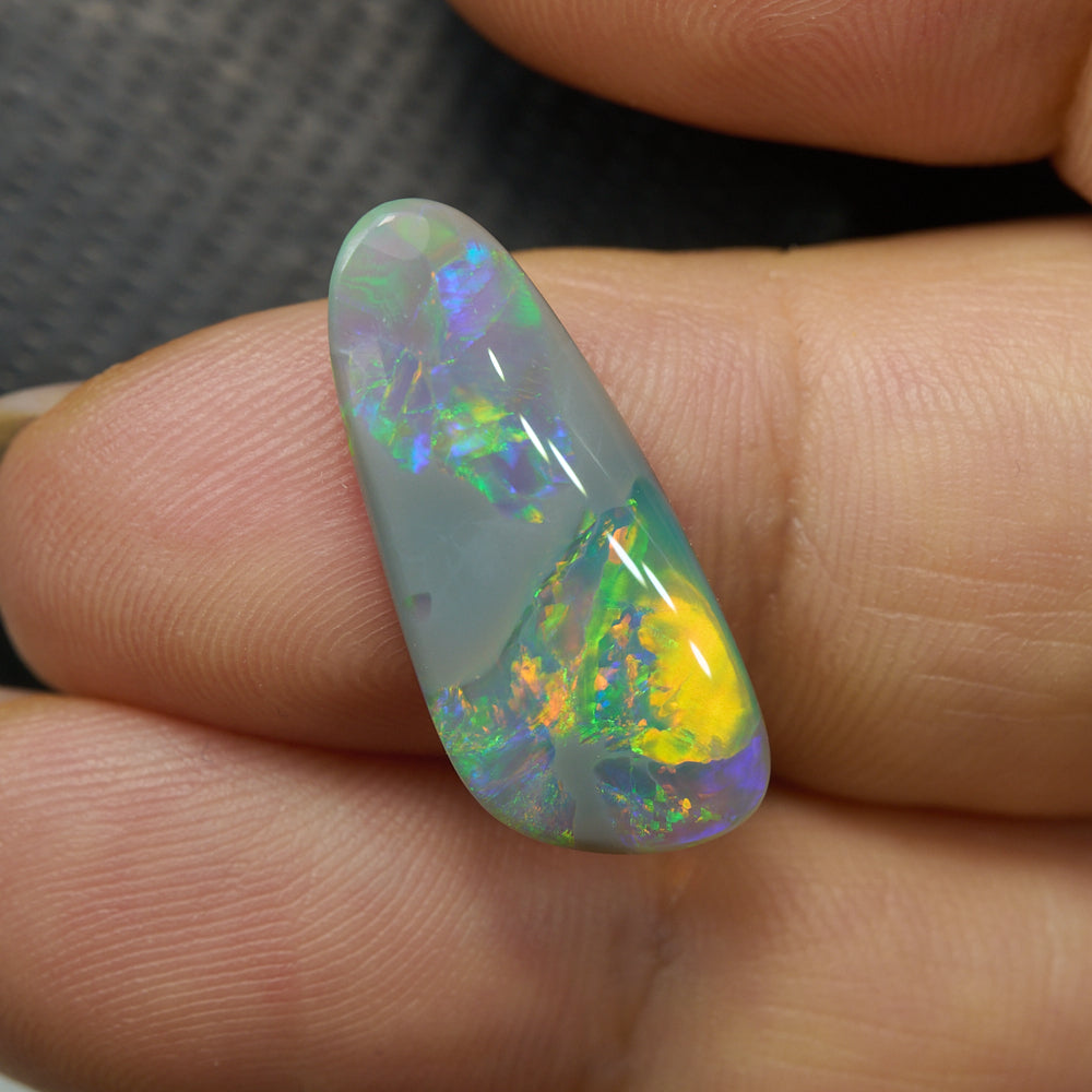 4.15 cts Dark Opal cut, not set (Lightning Ridge)