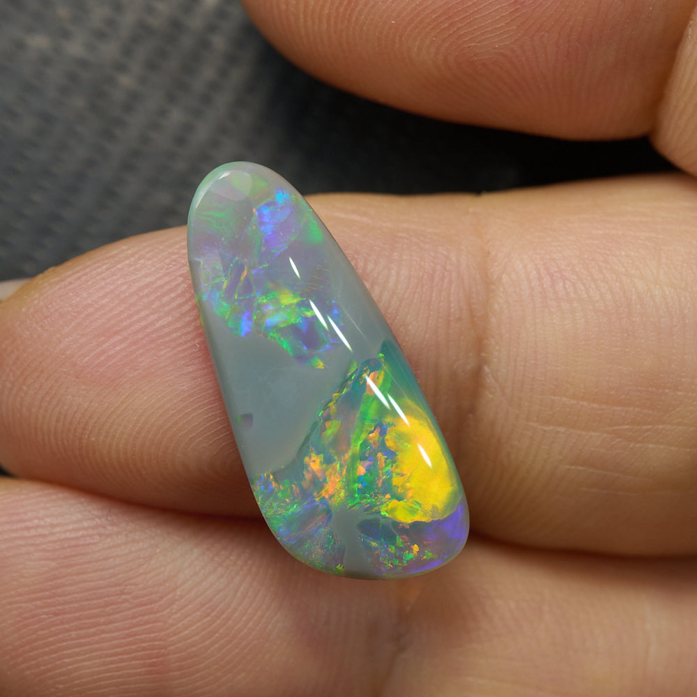 4.15 cts Dark Opal cut, not set (Lightning Ridge)