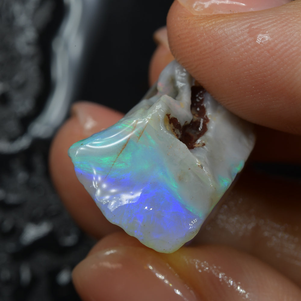 32.9 cts Rough Opal Lightning Ridge Carving