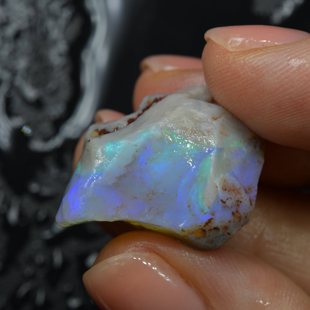 32.9 cts Rough Opal Lightning Ridge Carving